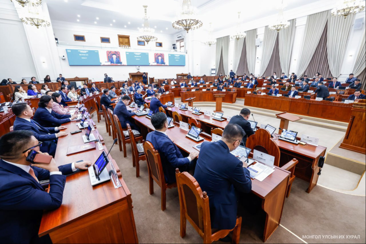 Хууль, тогтоолын төслүүдийг эцэслэн баталж, төсвийн хүрээний мэдэгдлийн төслийн нэг дэх хэлэлцүүлгийг эхлүүлэв